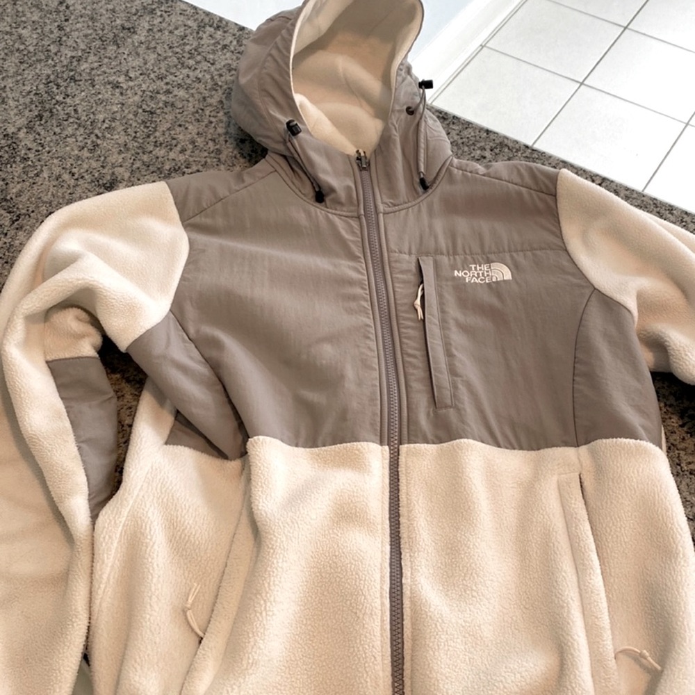 The northface fleece zip up size medium woman's